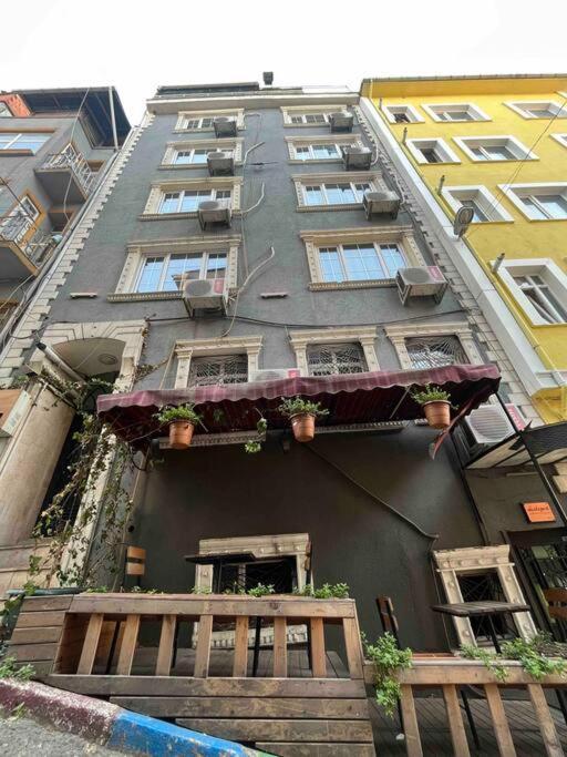 Amuer 1 * İstanbul